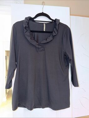 Lulu-B Black Ruffle Collar 3/4 Sleeve Top Like New Size Medium